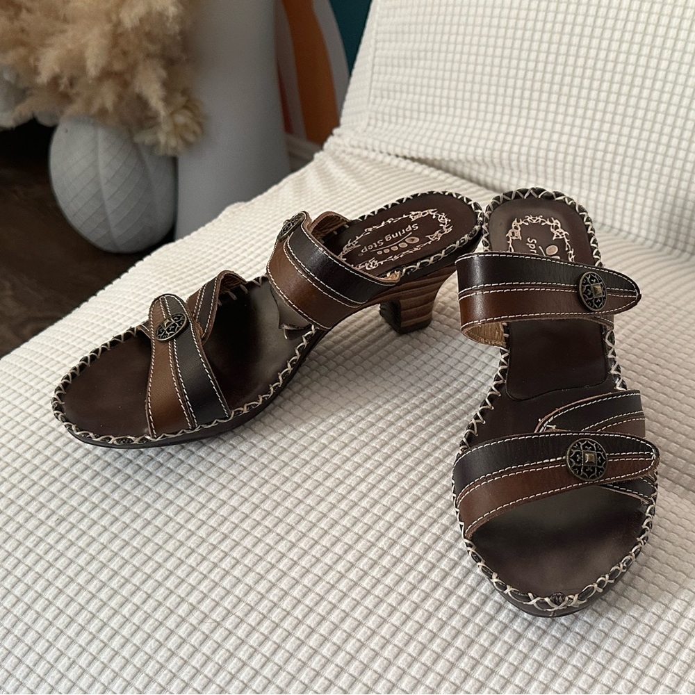 Spring Step Leather Sandals with Comfort and Style